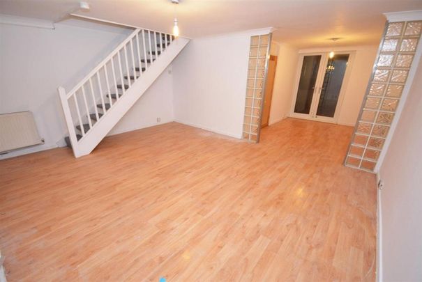 3 bedroom end of terrace house to rent - Photo 1