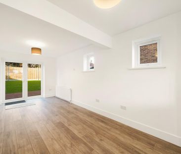 4 bedroom detached house to rent - Photo 4