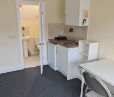 Room in a Shared House, Friars Road, CV1 - Photo 1