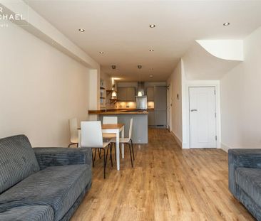 4 bedroom end of terrace house to rent - Photo 5