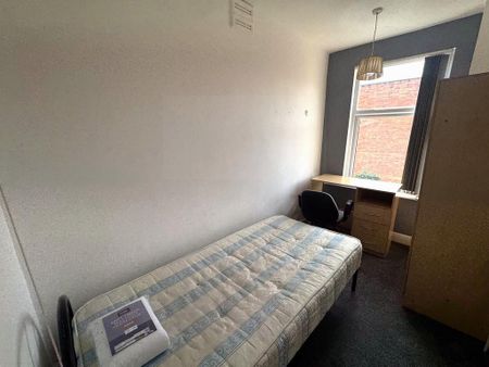 3 bedroom terraced house to rent - Photo 5