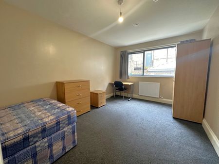 3 Bed Flat, Marsh Street, BS1 - Photo 3