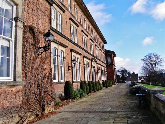 2 bedroom flat to rent - Photo 1