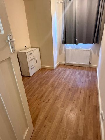 3 bedroom apartment to rent - Photo 5