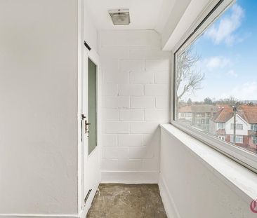 4 bedroom flat to rent - Photo 2