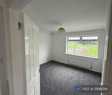 2 bedroom semi-detached house to rent - Photo 3