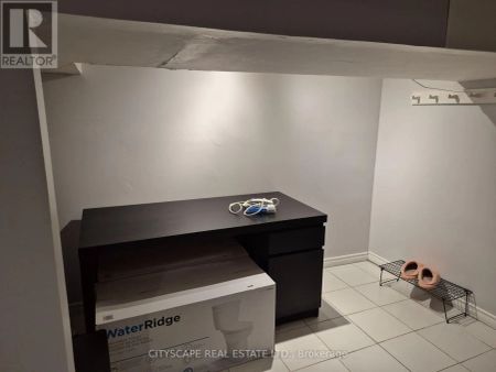 3072 CAULFIELD CRESCENT - Photo 2