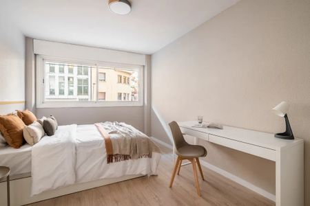 Avinguda de la Mare de Déu de Montserrat, Barcelona, Catalonia 08024 - Photo 2