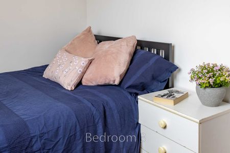 Room 4 - Photo 5