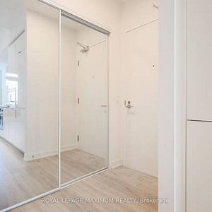 ★ 2 Bedroom Downtown Condo Artist Alley ★ - Photo 2