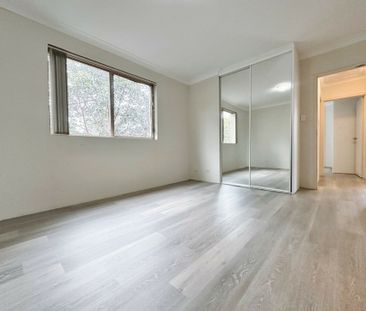 Spacious Open Plan neat & Tidy Two Bedroom Unit! - Photo 2