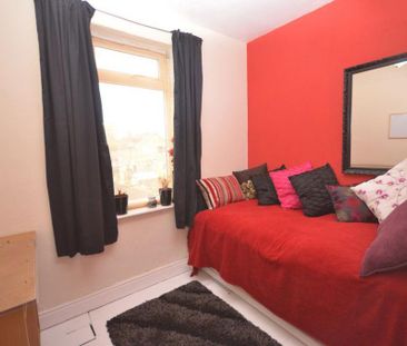 3 bedroom semi-detached house to rent - Photo 4