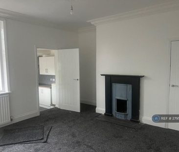3 bedroom flat to rent - Photo 2