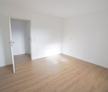 Edewecht - Hauptstraße: frisch renovierte 3-Zi. Whg., Terminvereinb... - Photo 4