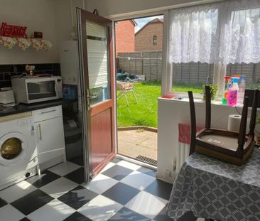 2 bedroom detached house to rent - Photo 3