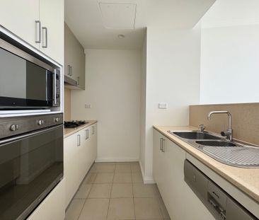 Split Level Two bedroom apartment with Racecourse Views - Photo 5