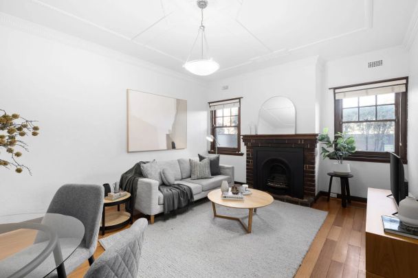 Gorgeous Family Living! - Photo 1