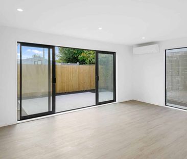 PHILLIPSTOWN - 2 BEDROOMS, 2 BATHROOMS, HEATPUMP, SINGLE GARAGE - Photo 2