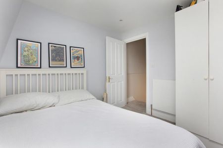 3 bedroom flat to rent - Photo 2