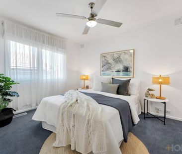 PERFECTLY PRESENTED | GREAT LOCATION | MODERN - Photo 4