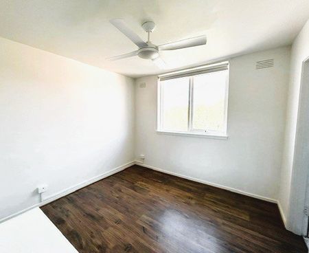 19/40 Ormond Road, Elwood VIC 3184 - Photo 4