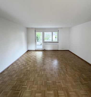 Grosszügige 4-Zimmerwohnung in familienfreundlicher Lage in Aesch - Photo 1