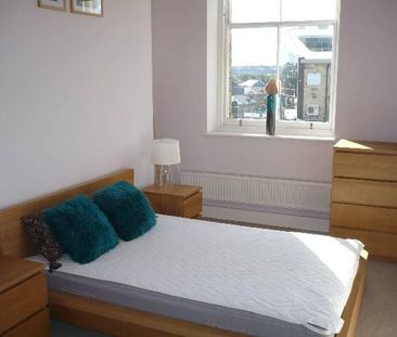 2 bedroom flat to rent - Photo 2