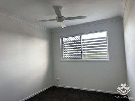 NEW ULTA MODERN LUXURY 3 BEDROOM TOWNHOUSE WITH DUCTED AIR-CON - Photo 2
