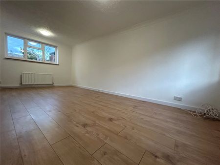 Stag Hill, Basingstoke, Hampshire, RG22 - Photo 3