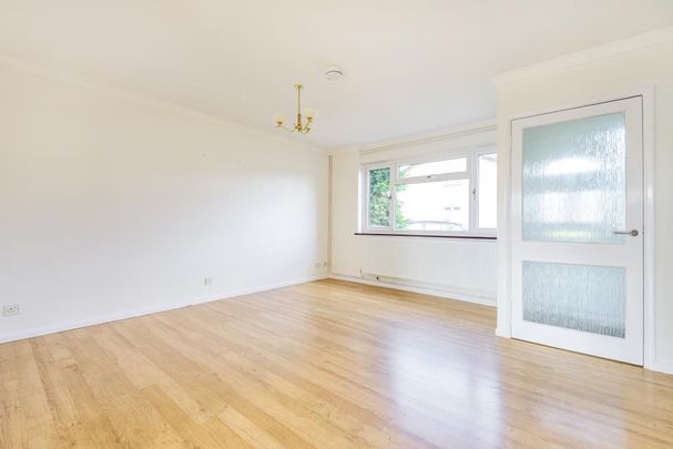 3 bedroom end of terrace house to rent - Photo 1