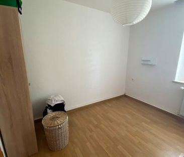 Schicke 3-Raum-Wohnung mit Einbauküche - Foto 1