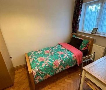 The Drive, Isleworth, TW7 - Photo 4