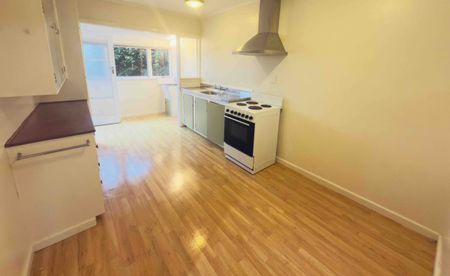 Superbly located Two-Bedroom Unit in Prime Greenlane Area - Photo 4