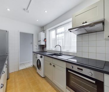 4 bedroom House To Let - Photo 3