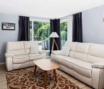 Gorgeous & fully insulated home- Great location - Photo 3