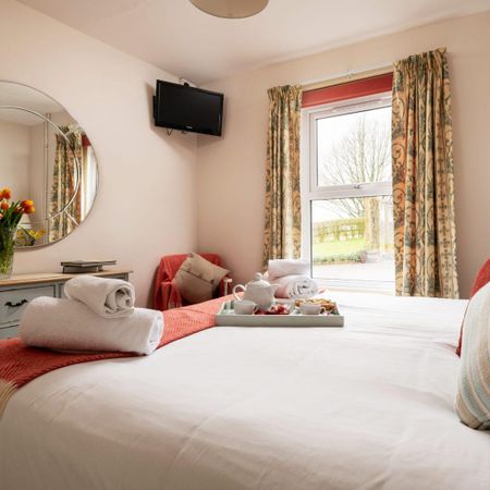 4 bedroom detached house to rent - Photo 2