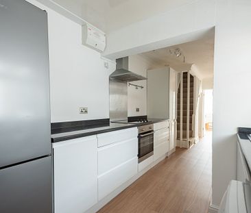 2 bedroom Flat to rent - Photo 5