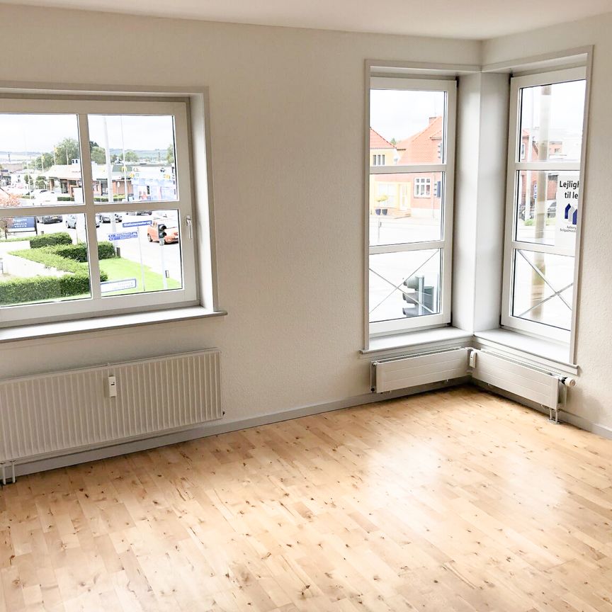 Hyggelig 2 værelses lejlihged beliggende i Gøls Minde, Skalborg med et dejligt lukket gårdmiljø. - Photo 1