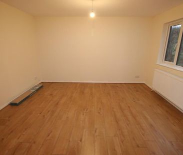 4 bedroom semi-detached house to rent - Photo 3