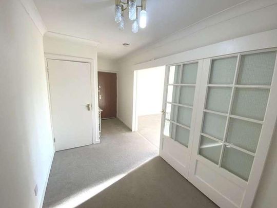 Broadhurst Avenue, Edgware, HA8 - Photo 1