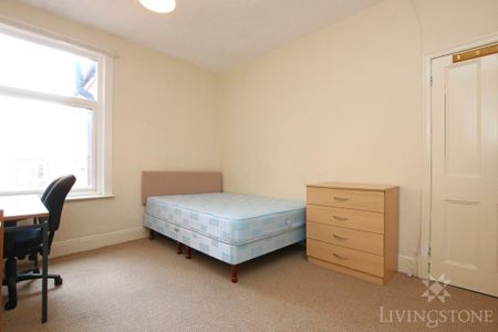 4 bedroom terraced house to rent - Photo 5