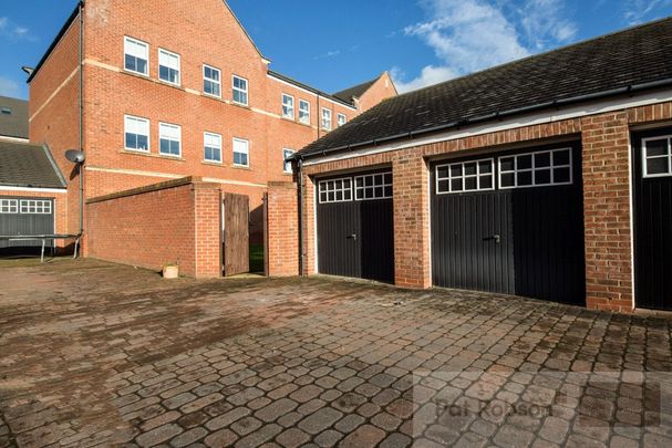 Featherstone Grove, Gosforth - Photo 1