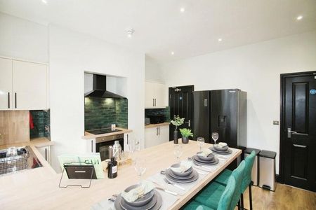 1 bedroom in a house share to rent - Photo 5