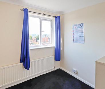 3 bedroom end of terrace house to rent - Photo 3