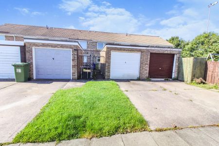 2 bedroom terraced house to rent - Photo 4