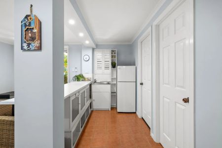 Spacious 4-Bedroom Family Home with Modern Comforts - Photo 3