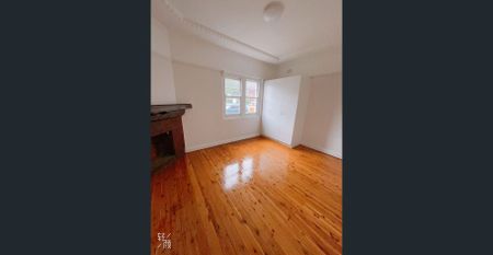 Fully Furnished-Spacious 3-Bedroom Unit in Kingsford | Fully Furnished | Timber Flooring | Bills Included | Walk to UNSW - Photo 5