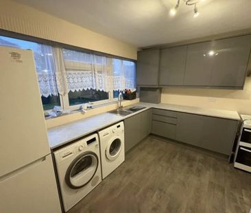 1 bedroom in a flat share to rent - Photo 3