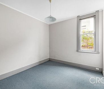 Spacious Two Bed Plus Sunroom Apartment - Photo 5