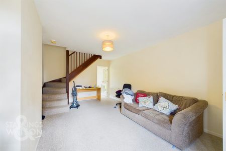 Spruce Crescent, Poringland, Norwich - Photo 2